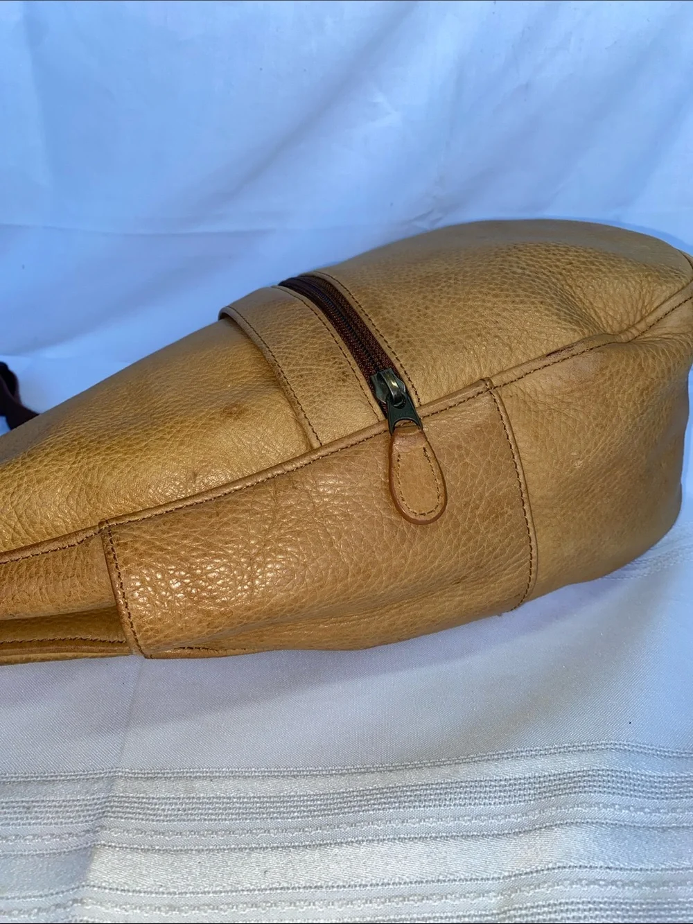 Vintage L.L. Bean Ameribag Healthy Back Tan Leather Sling Messenger Bag